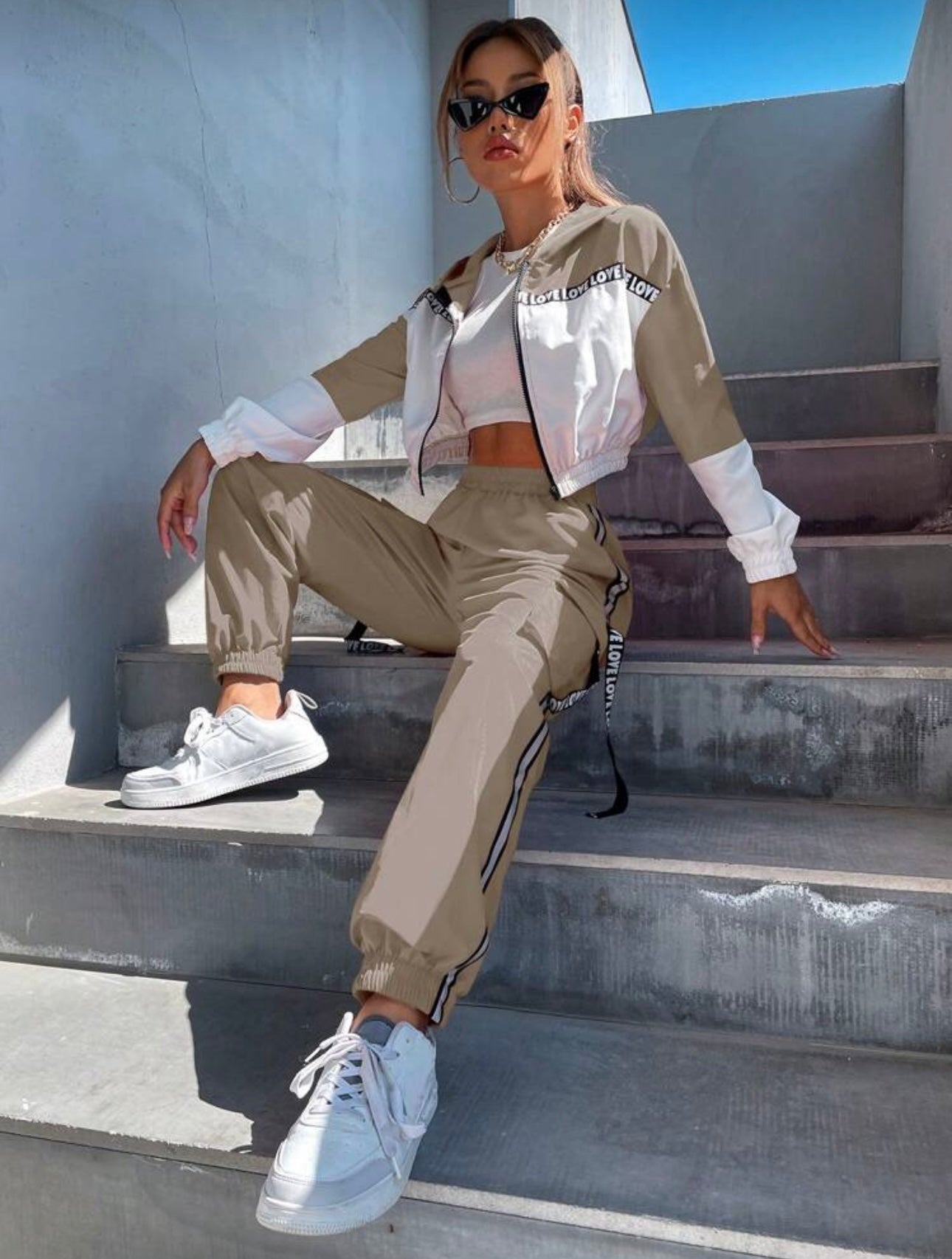 Campera SHEIN Unity caqui bicolor con capucha