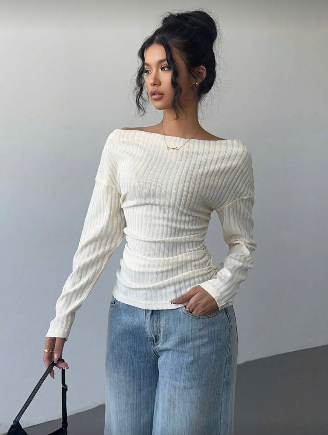 Top beige Siren Gaze con hombro inclinado