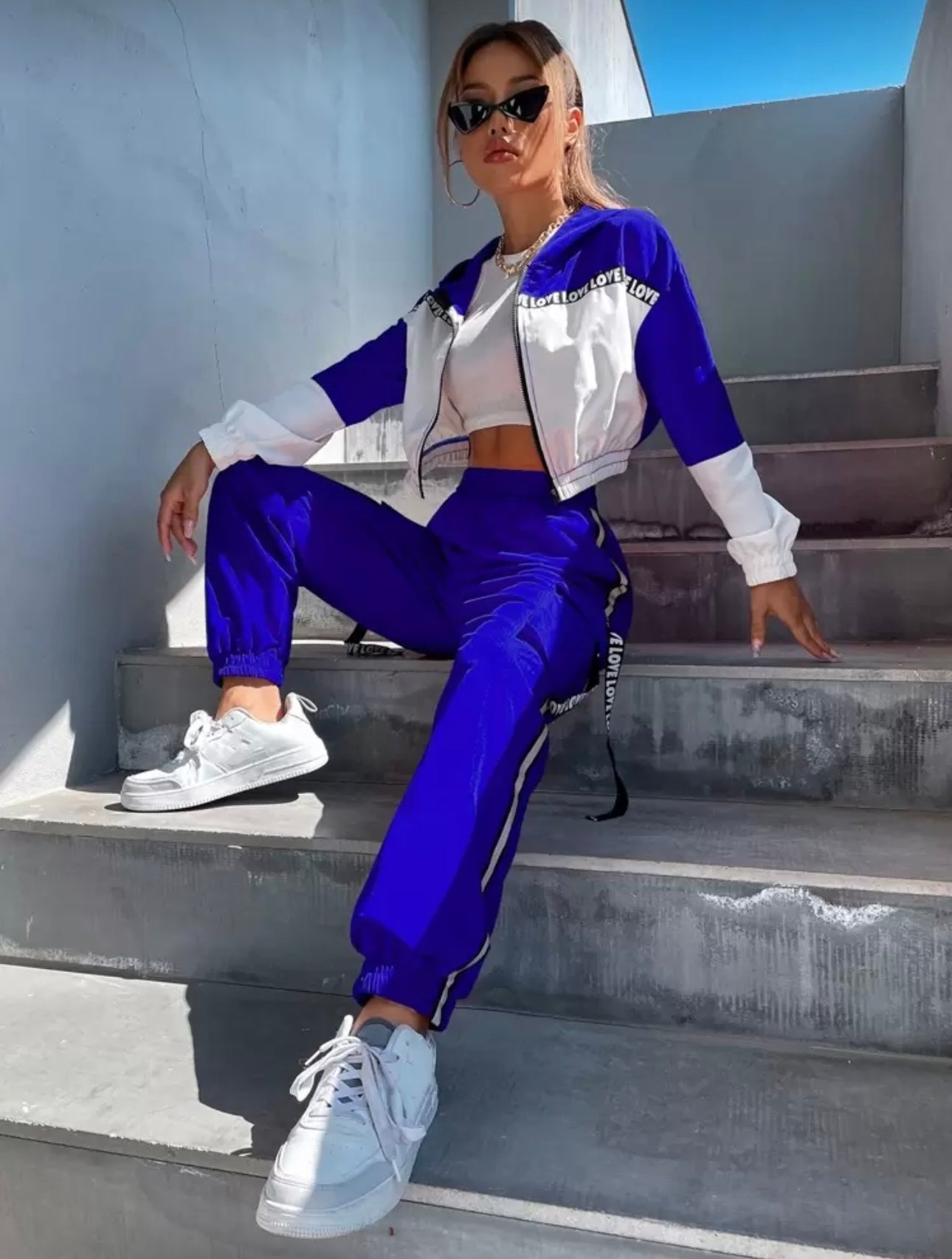 Campera SHEIN Unity azul a contraste con capucha