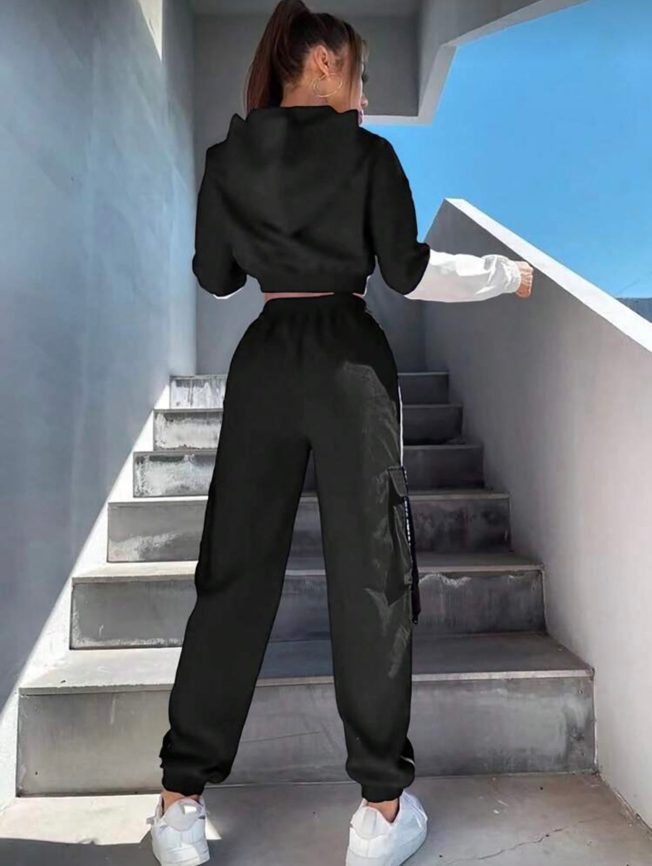 Campera SHEIN Unity azul a contraste con capucha