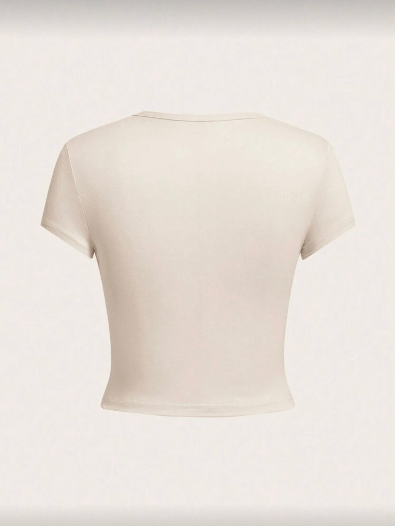 Camiseta beige ajustada cuello redondo