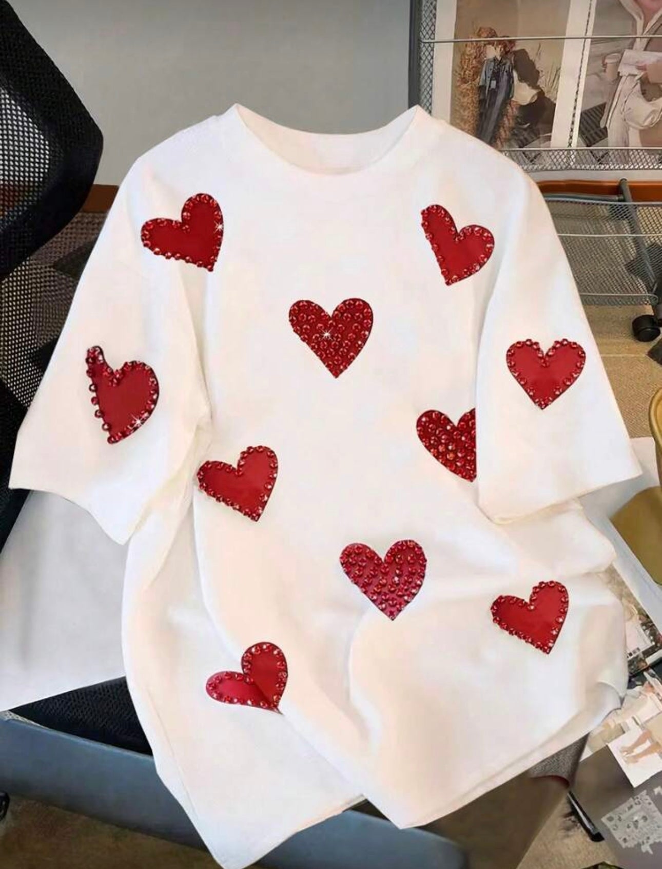 Camiseta GlowEve con corazón y strass