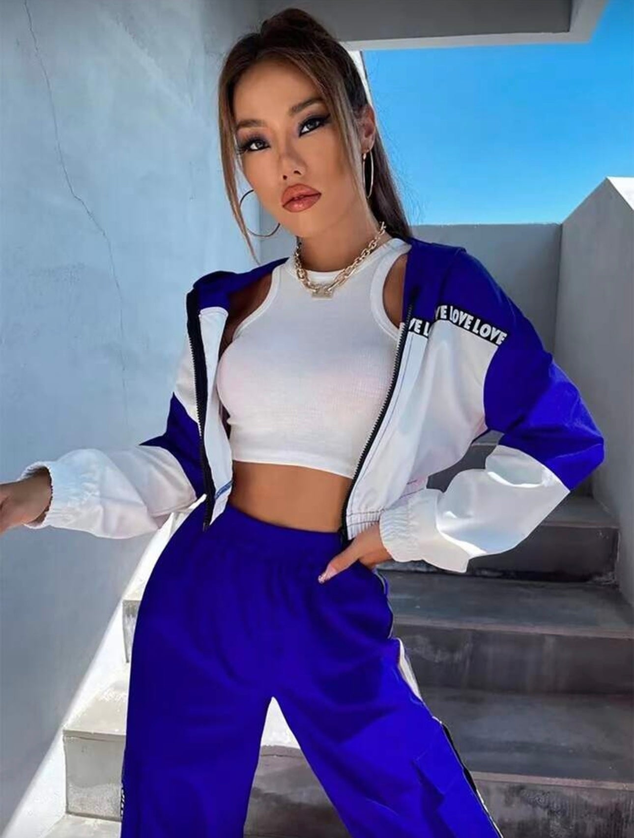 Campera SHEIN Unity azul a contraste con capucha