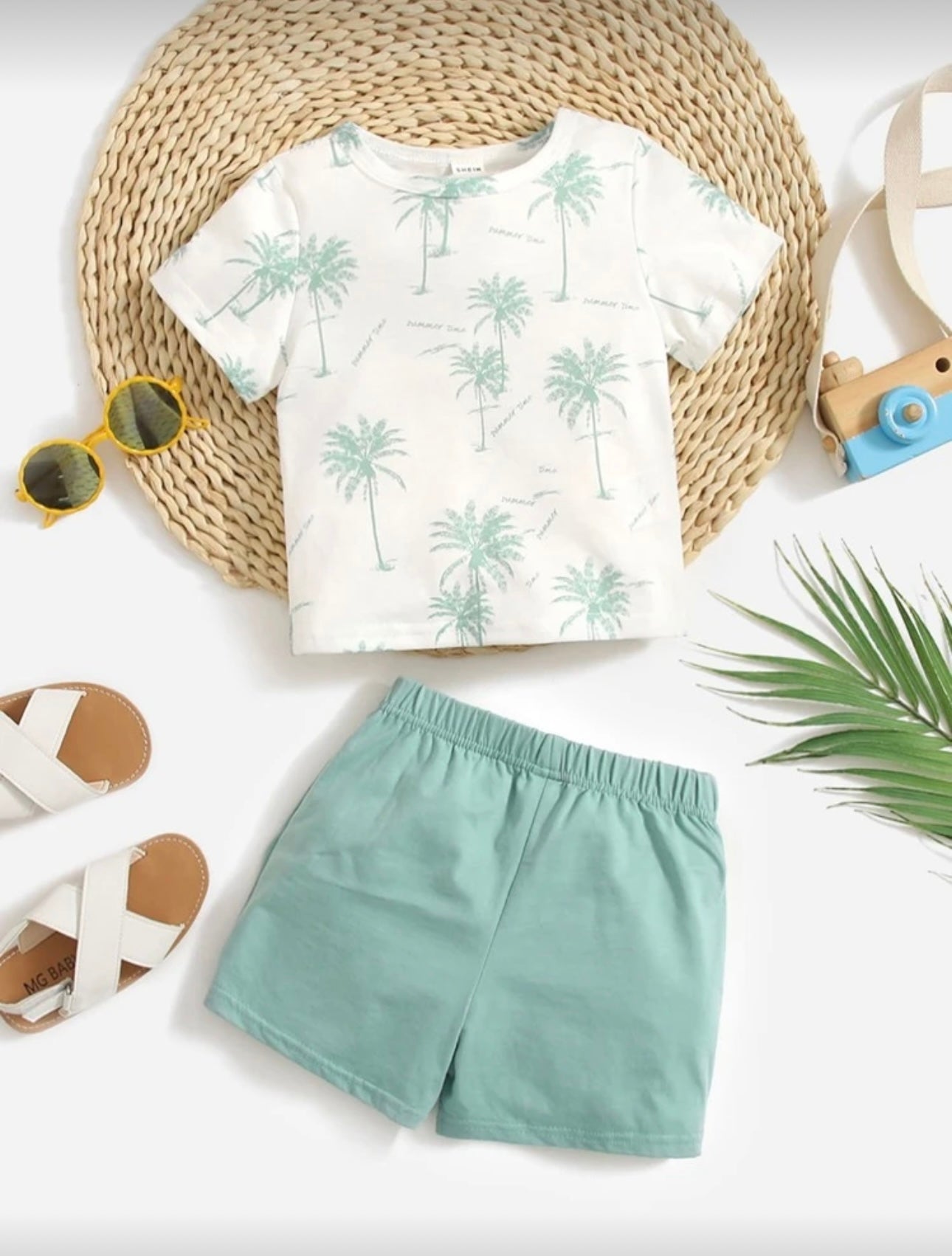 Short de niño con estampado tropical