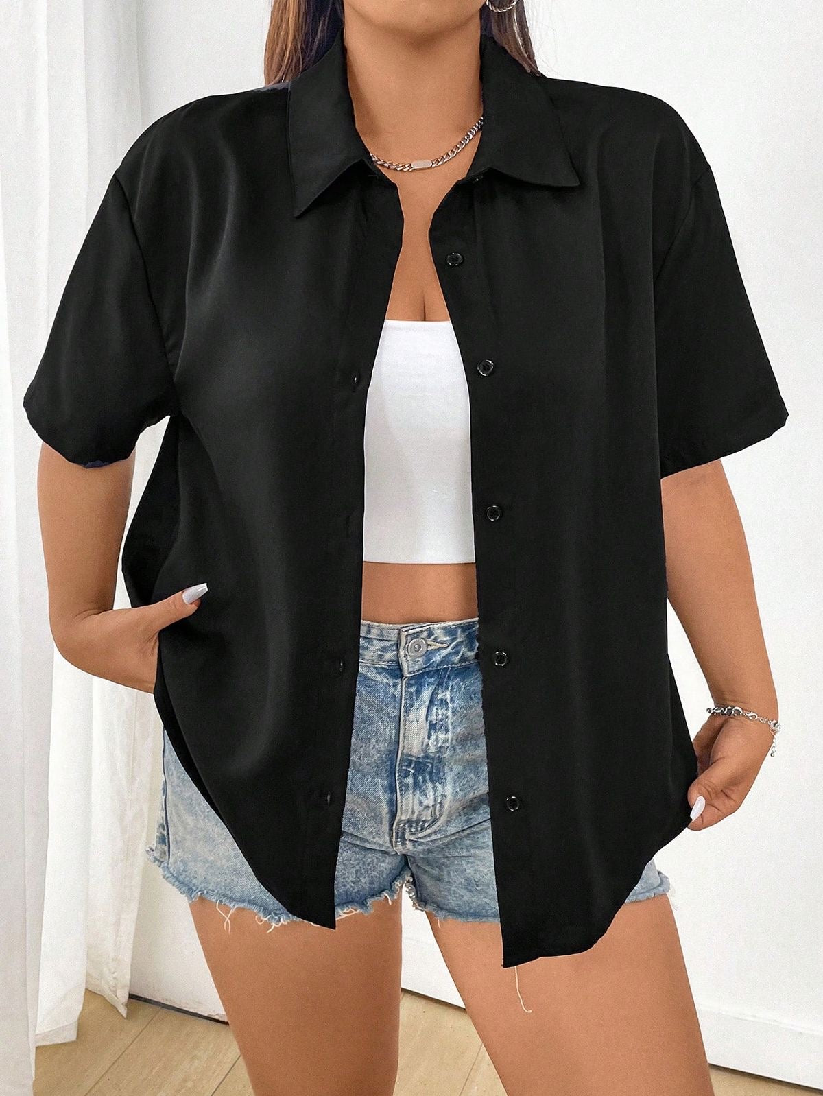 Camisa negra de manga corta