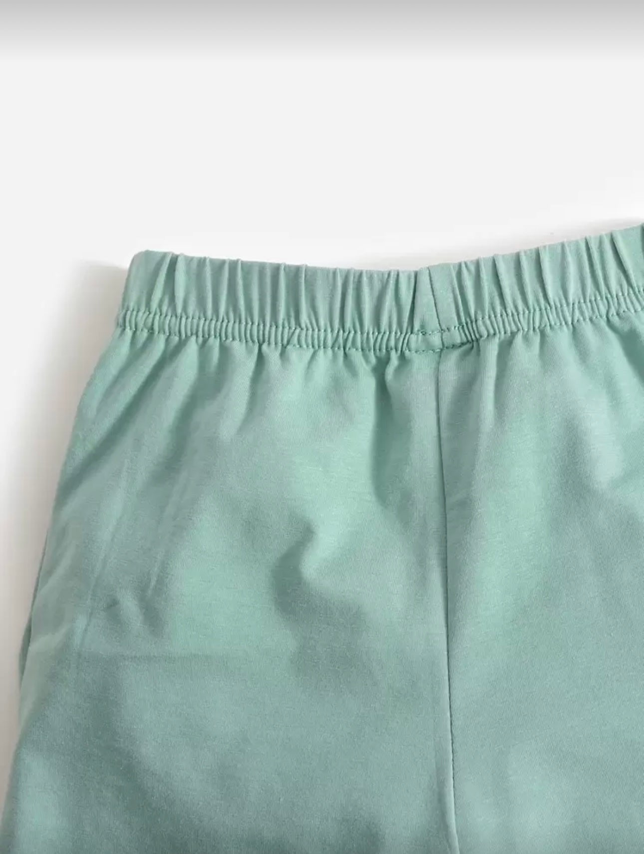 Short de niño con estampado tropical