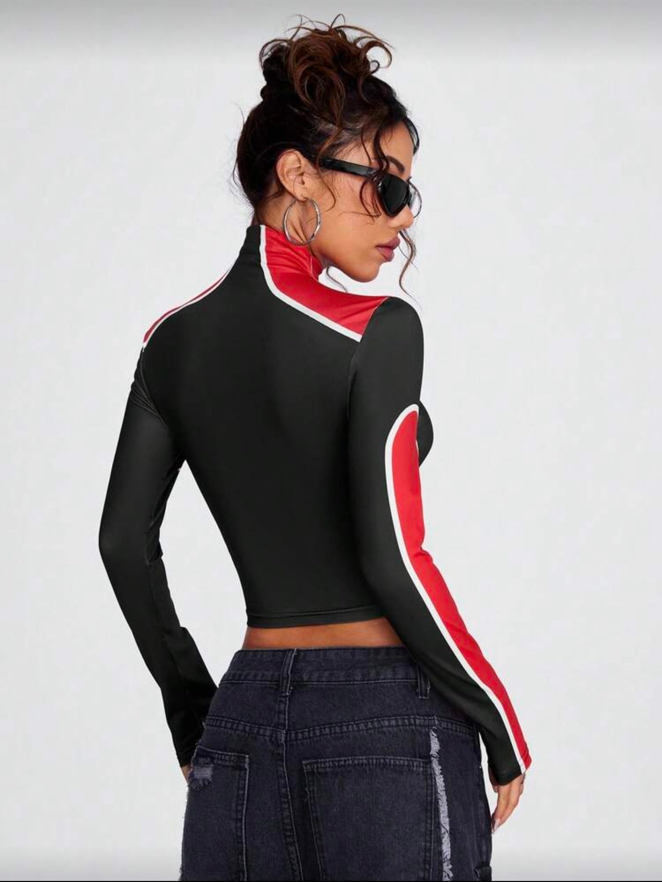 Camiseta crop Coolane estampada cuello alto