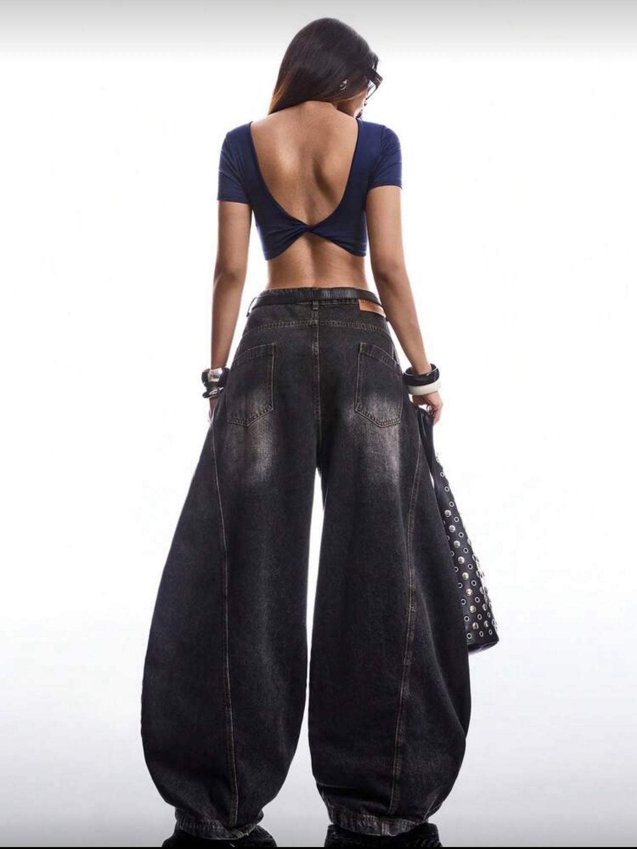 Camiseta LYSMO ajustada con espalda descubierta