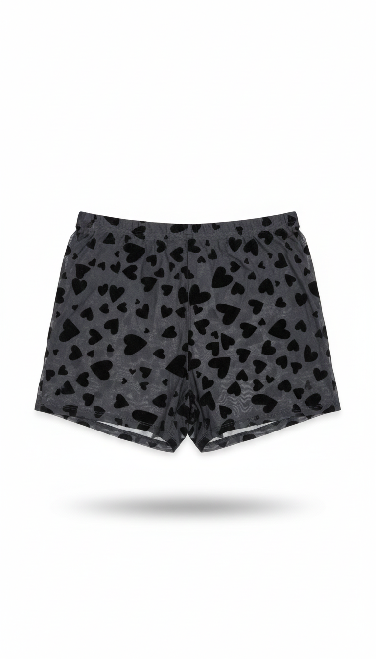 Shortcito negro traslúcido con diseño de corazones